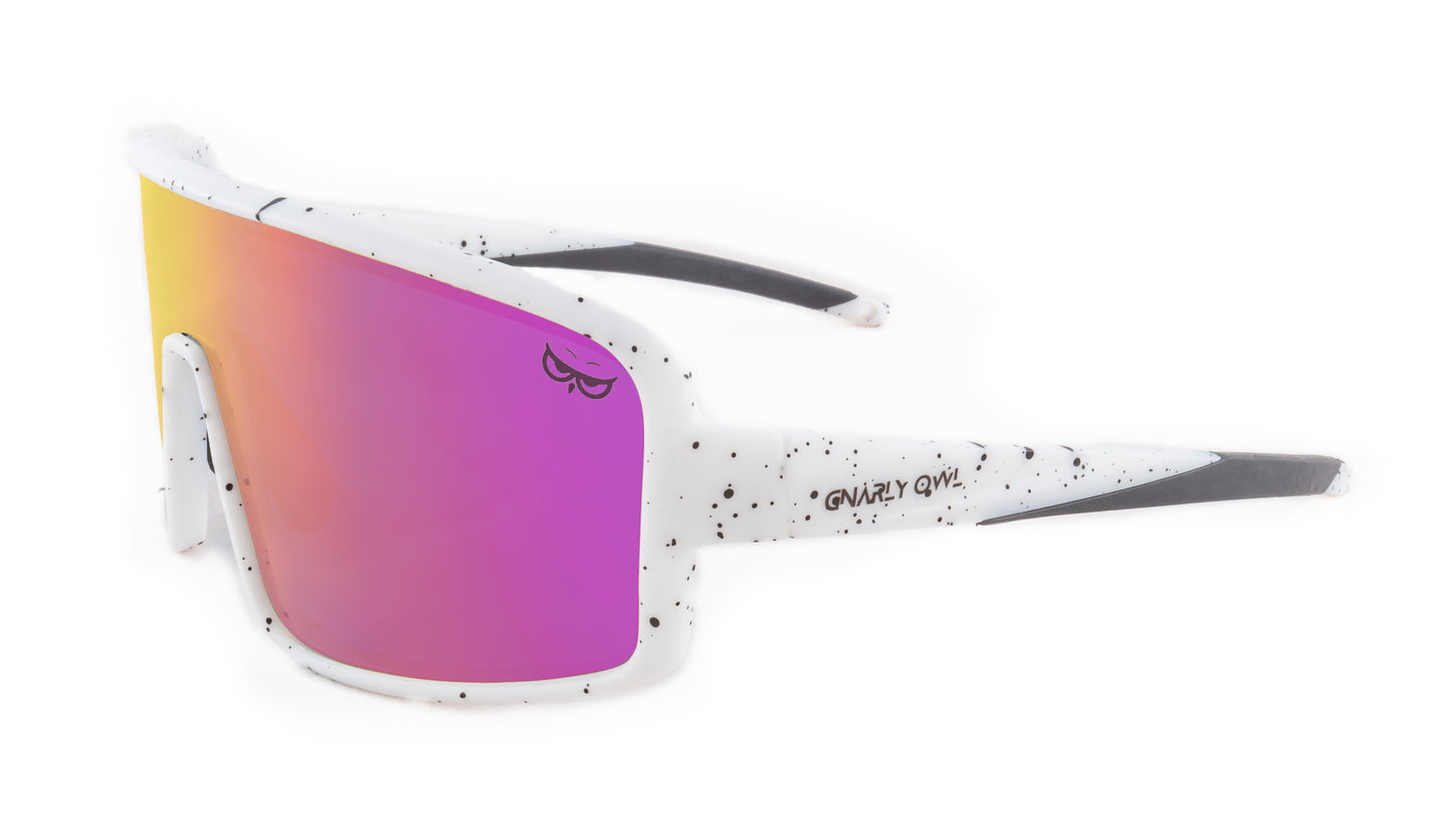 Gnarly Owl Ookpik White Splash české polarizační sportovní sluneční brýle na sport výměnné polarizační fotochromatický zorník česká značka sova bílý rámeček červené pánské dámské doživotní záruka nemlží se ze strany