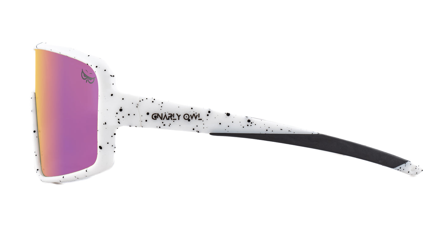 Gnarly Owl Ookpik White Splash české polarizační sportovní sluneční brýle na sport výměnné polarizační fotochromatický zorník česká značka sova bílý rámeček červené pánské dámské doživotní záruka nemlží se zboku