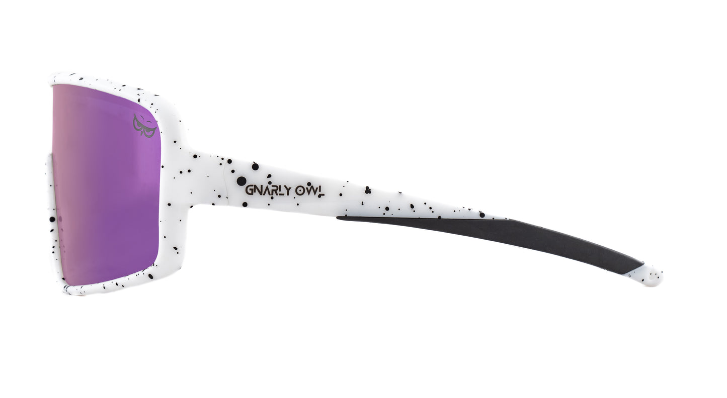 Gnarly Owl Ookpik White Splash české polarizační sportovní sluneční brýle na sport výměnné polarizační fotochromatický zorník česká značka sova bílý rámeček fialové pánské dámské doživotní záruka nemlží se zboku