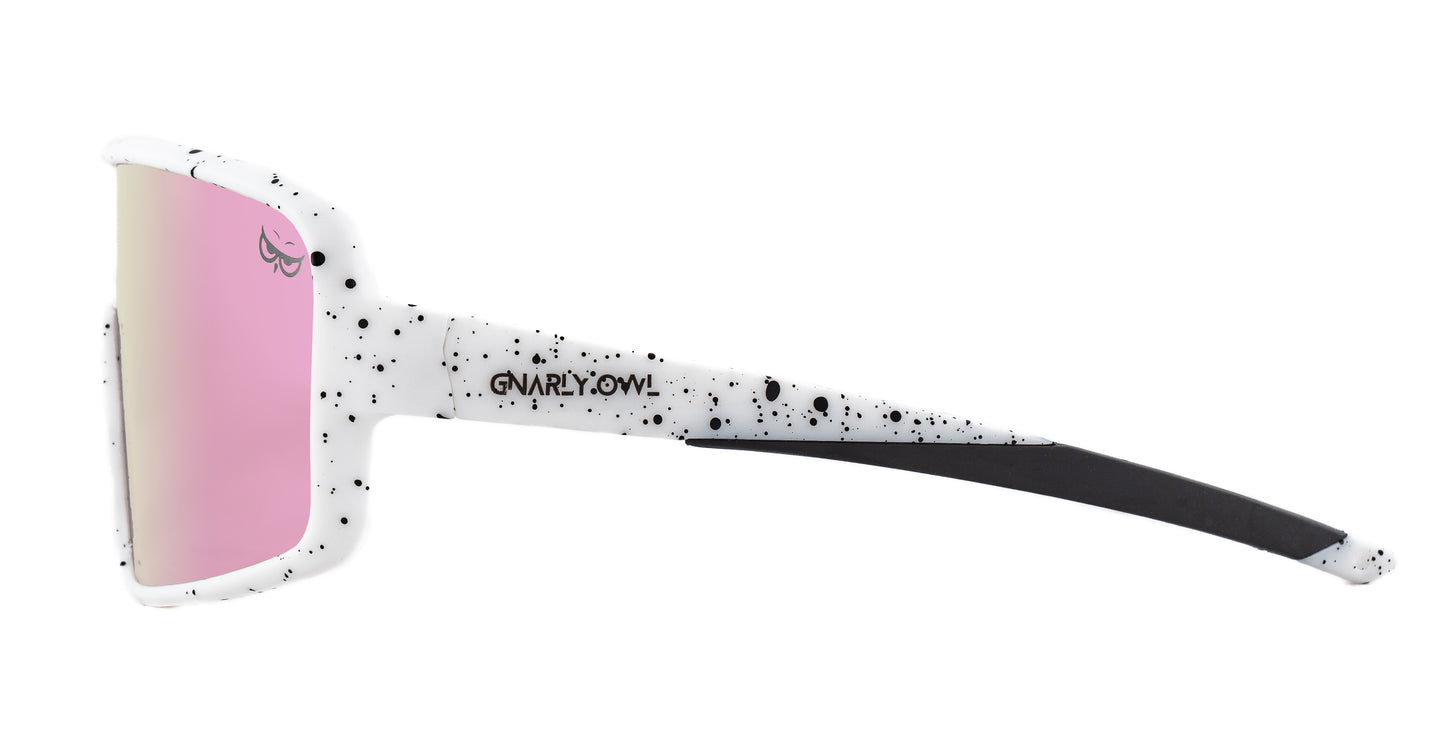 Gnarly Owl Ookpik White Splash české polarizační sportovní sluneční brýle na sport výměnné polarizační fotochromatický zorník česká značka sova bílý rámeček růžové pánské dámské doživotní záruka nemlží se zboku